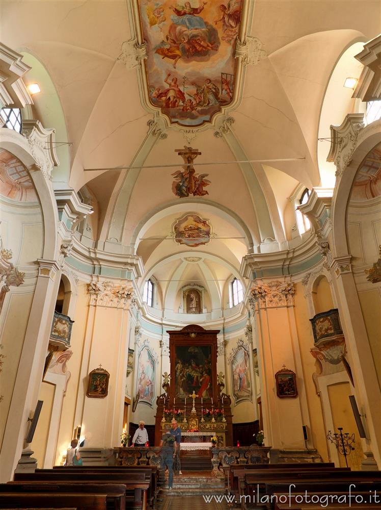 Oggiono (Lecco, Italy) - Interiors of the Church of San Lorenzo